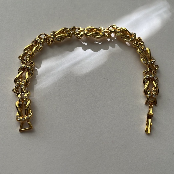 Vintage lot of 3 Goldtone 7” Bracelets /2with crystals - Picture 11 of 13